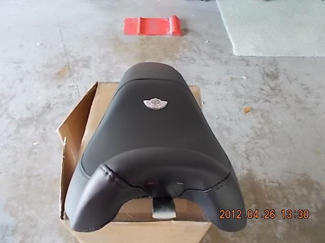 100th anniversary 53304-03 fat boy heritage  badlander seat softail 2003 new