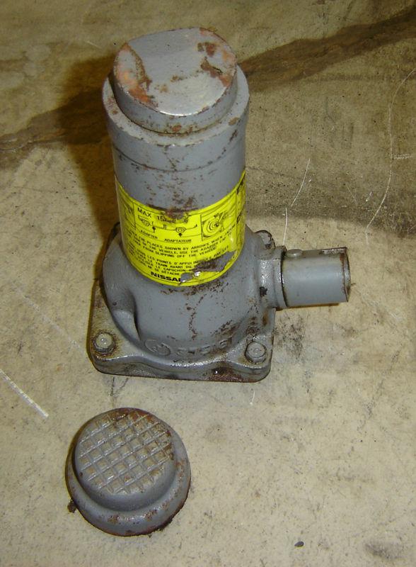 1995 nissan pathfinder bottle jack or nissan hardbody 4x4 