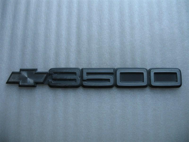 2002 chevrolet silverado 3500 side door rear emblem logo decal 99 00 01 02 03 04