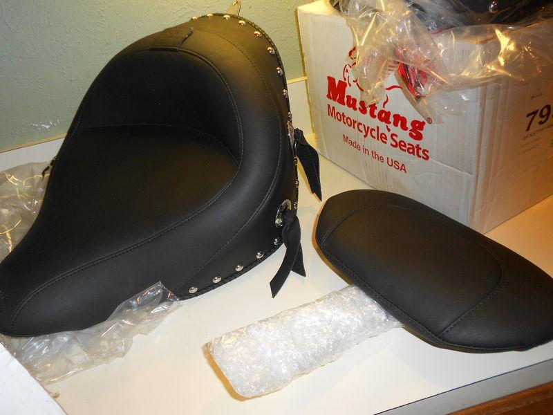 Harley wide tire studded solo / backrest / pillion 79532 79533 softail new 