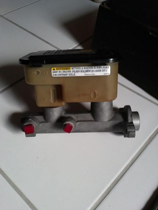 Sell USED Brake Master Cylinder CHEVY Express 3500 Van in Port Saint