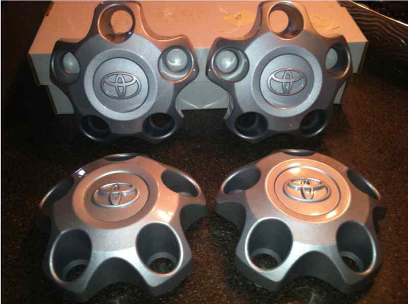 Find 2012 CENTER CAP HUBCAP OEM 426030C051 C13B434 in Millbrook