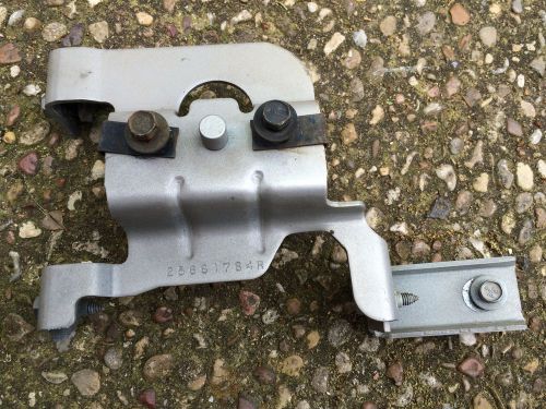 1997 buick lesabre 3.8 head light mounting bracket support  rh 25661764r