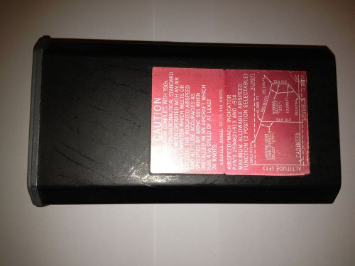 Sperry rand airspeed / mach indicator , part no 2594621 - 913 wt 5.2