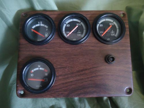 2000 freightliner, fuel, air pressure, and battery volts gauges #822