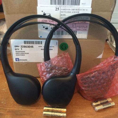 New gm 22863046 pair  noise canceling wireless headphones gm factory dvd players