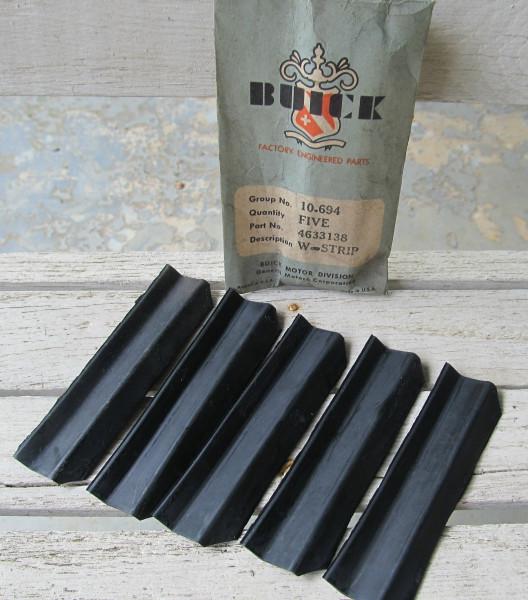 Nos buick 1954 1955? roadmaster super century door drain hole seals pn 4633138