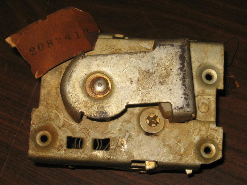 Nos mopar 1960-62 plymouth valiant dodge lancer left front door latch assembly