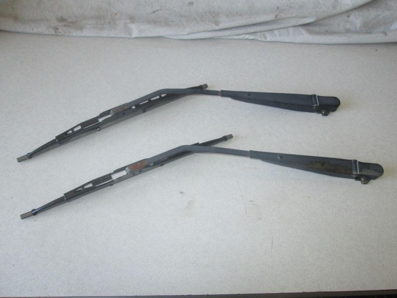 Jeep wrangler tj 1997-2006 windshield wiper arms and blades 631