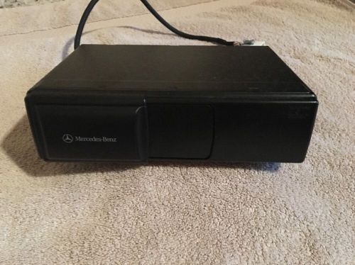 Mercedes benz ml320 2000 cd changer w/magazine part # a1638201389