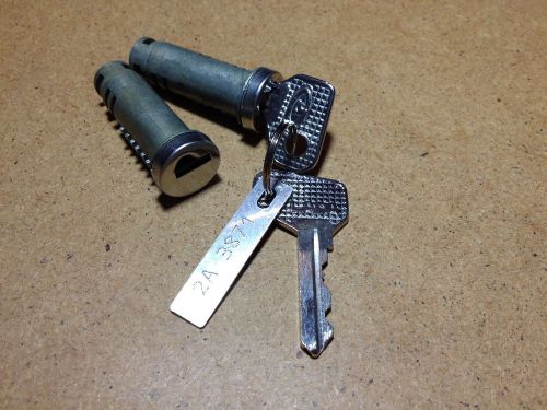 Front door lock cylinder kit oem 21213-6100045 lada niva