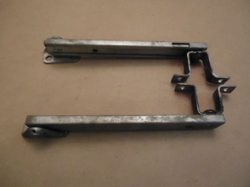 Early bronco liftgate props