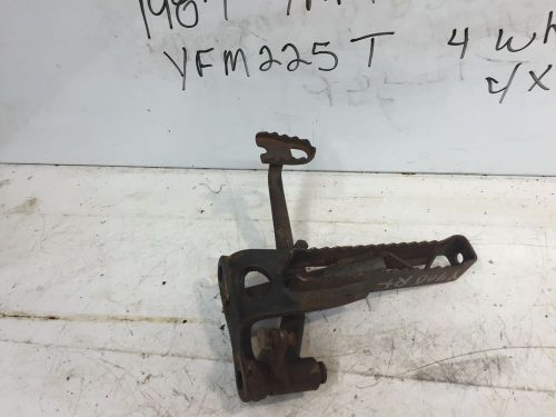 Yfm225t yamaha 4 wheeler right side foot peg rest with brake pedal lever