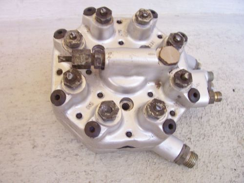 Mercedes 107 fuel distributor 0 438 100 068  450sl 450slc