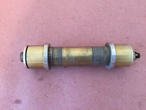 Cirrus sr22 nose wheel axle, complete with bolt, cups, axle sr20 used