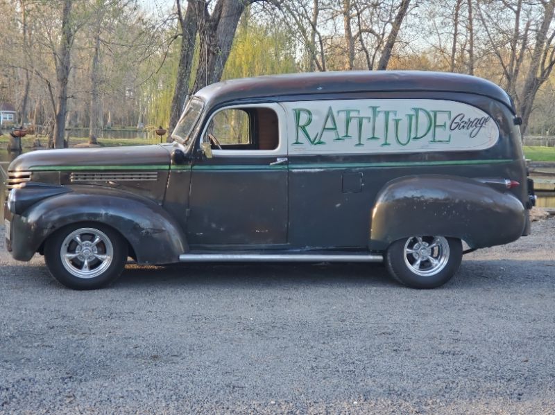 Grille to hood filler panel