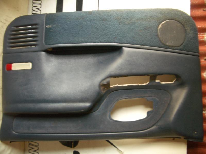 Sell 95 TAHOE FRONT DOOR TRIM PANEL R. RIGHT PASSENGER RH in San