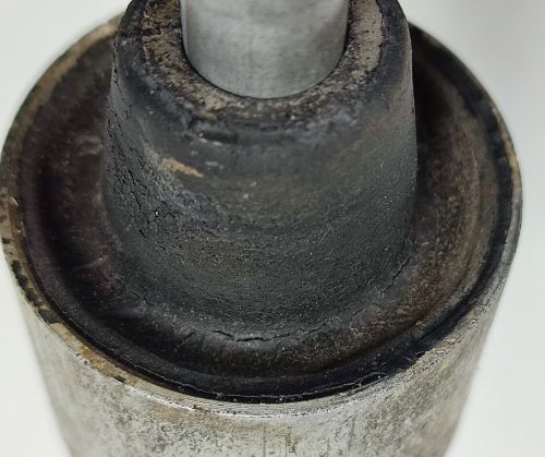 687-44555-00-94 MOUNT DAMPER, LOWER SIDE, 90109-12261-00 BOLT Yamaha 55-90HP, US $20.00, image 8