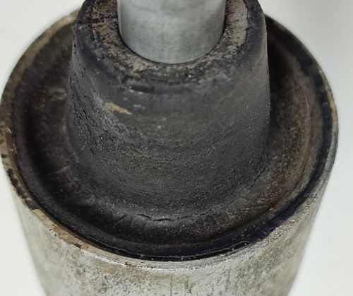 687-44555-00-94 MOUNT DAMPER, LOWER SIDE, 90109-12261-00 BOLT Yamaha 55-90HP, US $20.00, image 19