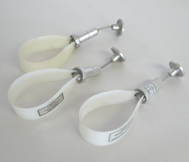 Lot 3 puritan aircraft oxygen mask hangars p/n 118050-01