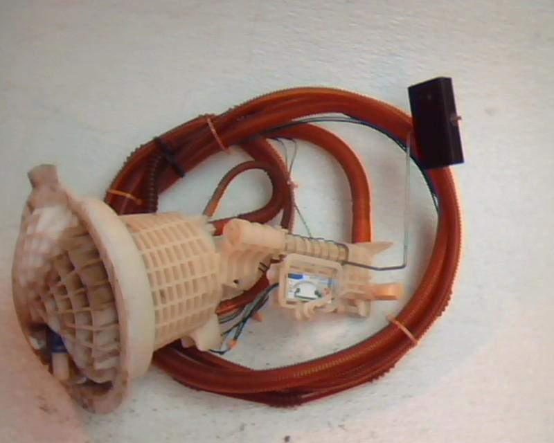 Sell 2007 DODGE CHARGER FUEL PUMP RIGHT 2526466 in Garretson, South Dakota, US, for US 35.00