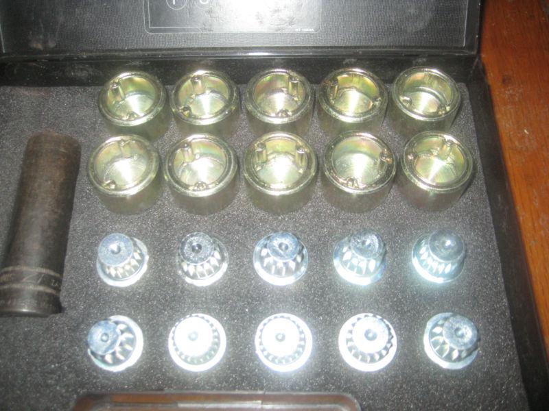 Sell BENTLEY LUG NUT WHEEL LOCKS KEYS ASSORTMENT. SET OF 20 , WT10093