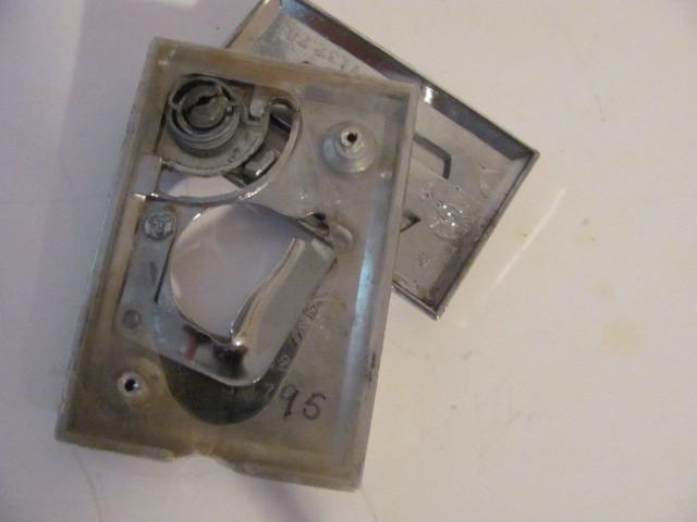 79-85 toronado trunk emblem/escution