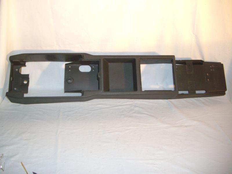 Alfa romeo milano or 75 - lower (floor-mounted) center console segment