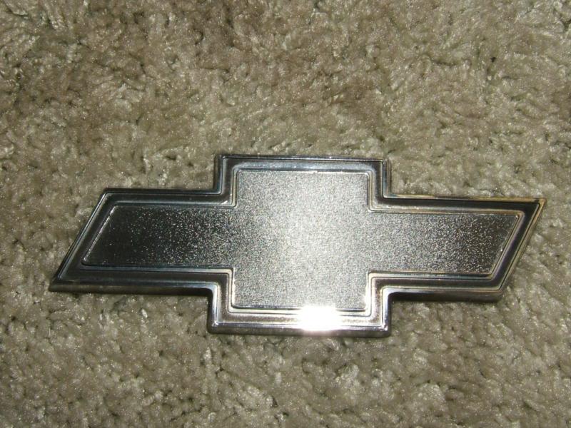 Chevrolet bow tie emblem