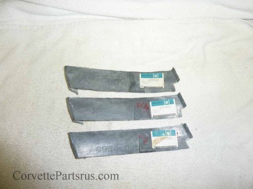 1968-1972 (1)  corvette lower fender panel bonding strip lh 3976465 gr 8.141 nos