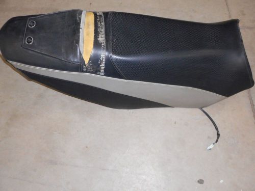 Yamaha apex 2006 seat black &amp; gray attack