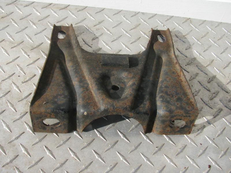 1970-72 monte carlo rear bumper center bracket