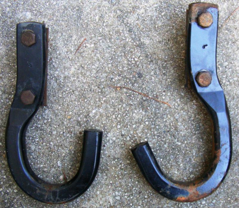 Purchase 8898 Chevrolet GMC 1500, 2500, 3500 Classic Body Tow hook Set