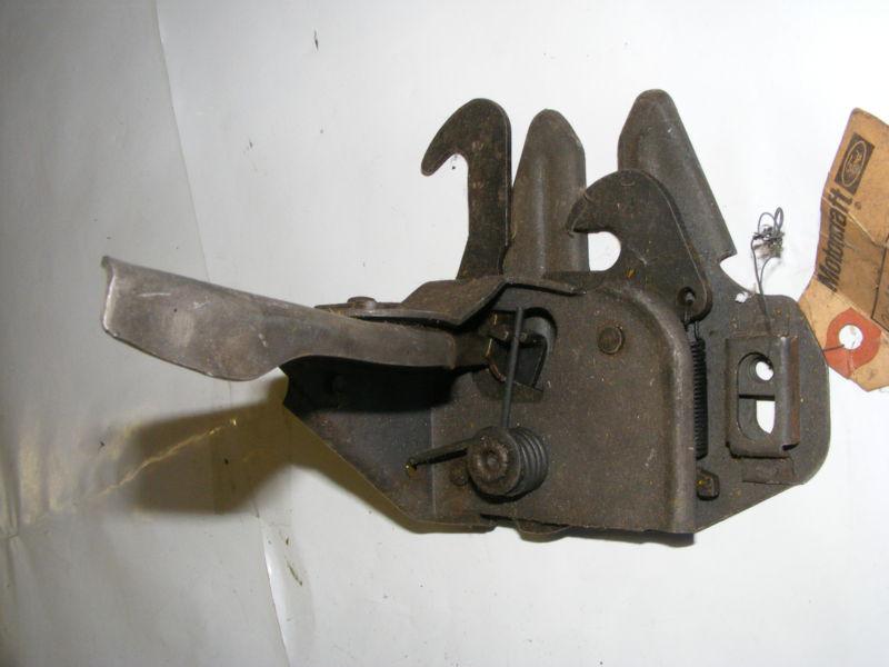 1968 FORD FULLSIZE HOOD LATCH LOCK ASSEMBLY NOS NEW OLD STOCK C8AZ-16700-A, US $12.49, image 3