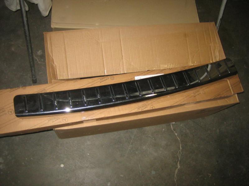 2010-2013 mercedes gl rear bumper step pad oem