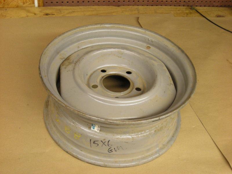 Nos chevrolet 15 x 6 steel wheel 402288