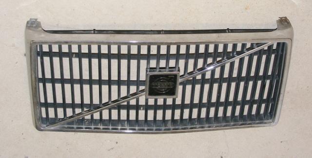 1978-85 volvo 240 front chrome radiator grille oem