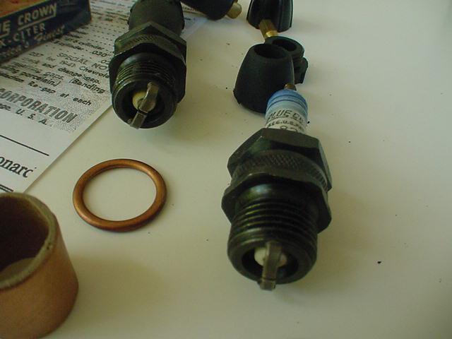 Vintage spark plugs & insulators Harley,Indian,Henderson ,18mm, 2 ea, US $34.50, image 9