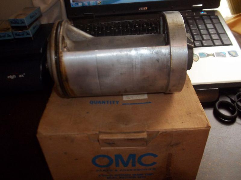 Johnson evinrude outboard 1979-70  bearing housing seal assy 115hp,85hp 383863!!