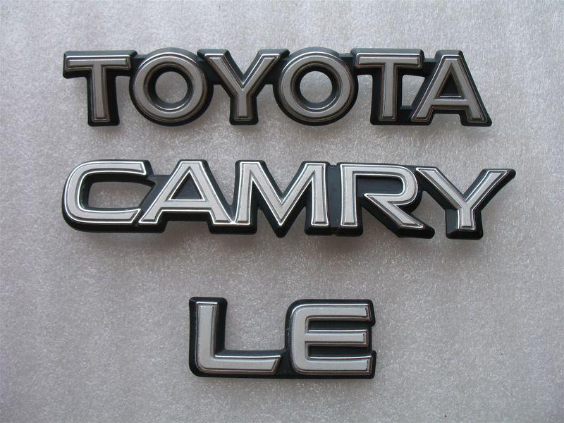 1988 toyota camry le rear trunk chrome emblem decal 88 set