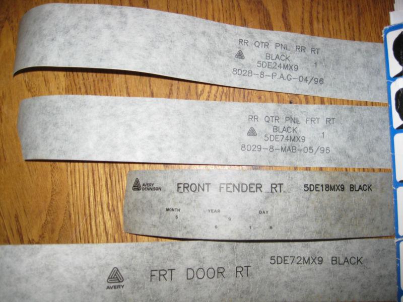 Jeep cherokee decal stripe 04723428 93 xj lower 2dh rh passenger black oem