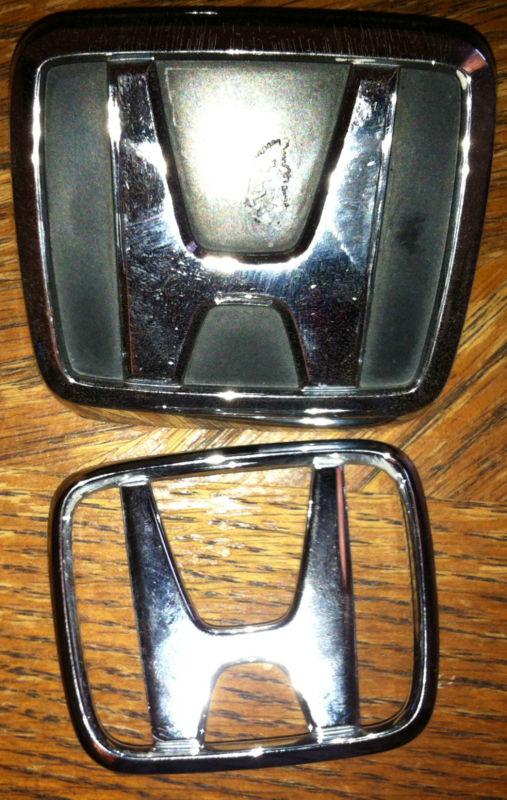 4 oem honda emblems with license plate covers