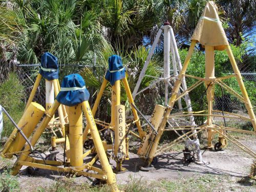 6 large aircraft tripod jacks hydraulic 30 ton 50 ton