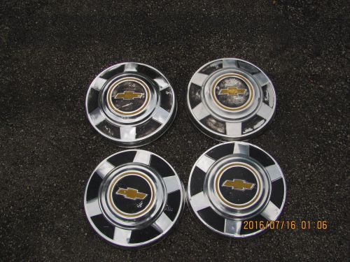 1982  chevy truck  hub caps 3/4 ton c 20 good condition 1970 1971 1972 1973