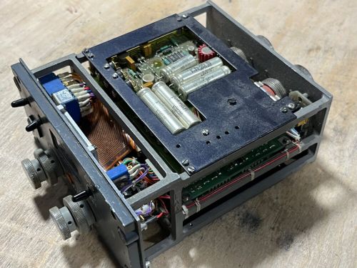 Airliner cockpit transponder