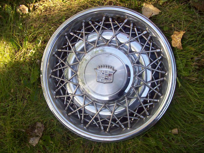 Buy 1978 Cadillac Fleetwood / Coupe Deville 15 inch wire wheel hubcap