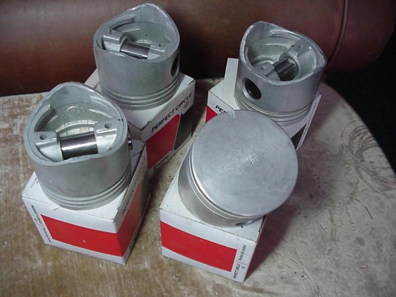 Set of 4 dana perfect circle pistons new in box number 224-1867- .040 305 