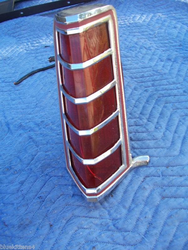 1978 mark v left cracked taillight oem used original lincoln ford part wear