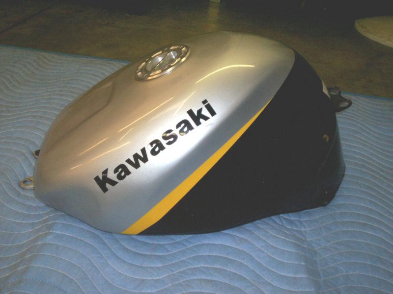 Kawasaki zx7r fuel tank/1999 model year take off