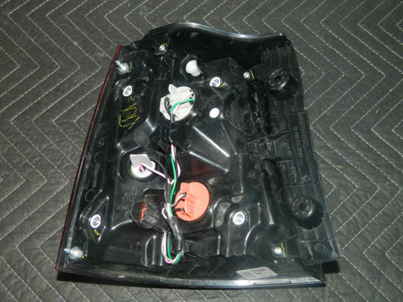 Buy OEM 2014 KIA SORENTO RIGHT / PASSENGER SIDE TAIL LIGHT ASSEMBLY in